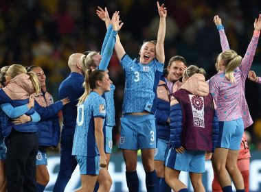 England beats Australia
