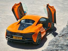 2024 McLaren Artura