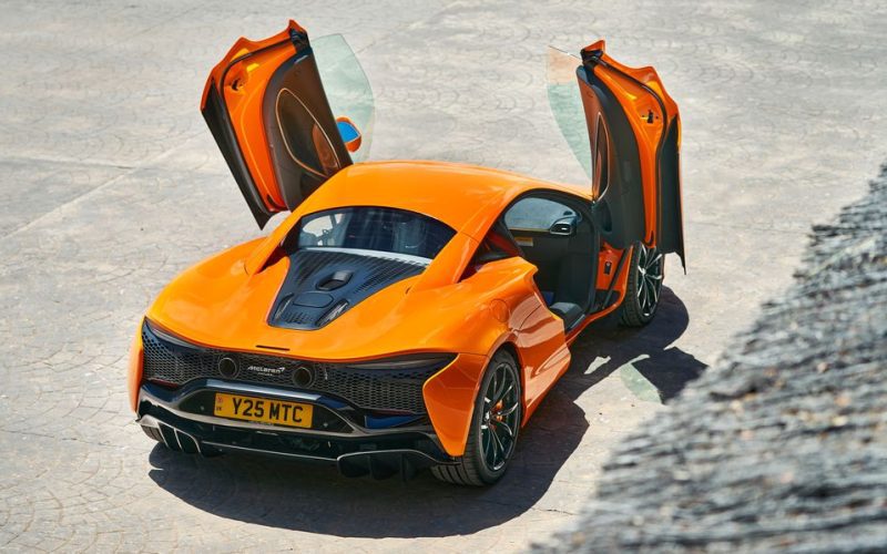 2024 McLaren Artura