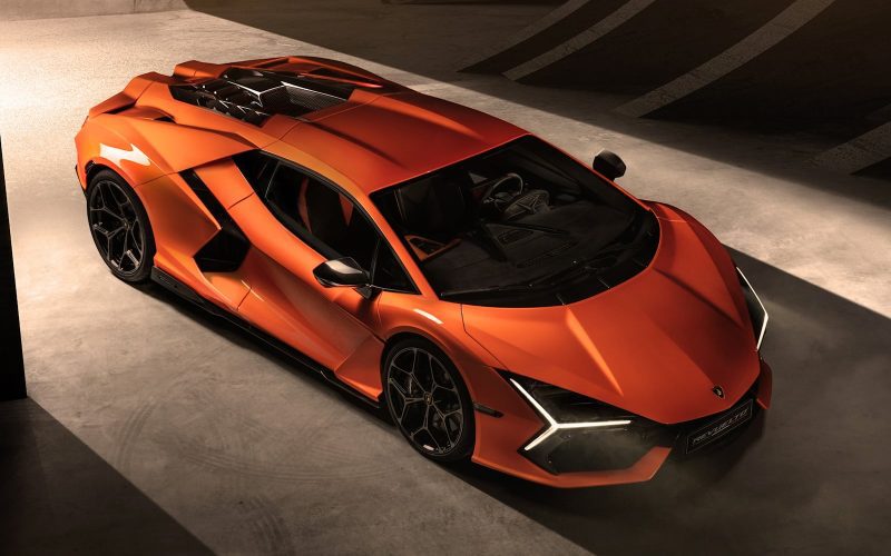 Lamborghini Revuelto 2024