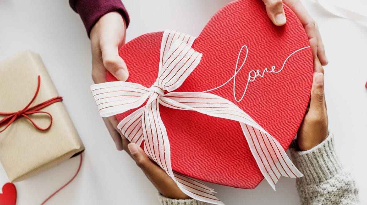 Valentine's Day Bag Ideas In 2024, Decorating Valentine's Day Bags, Valentine goodie bag ideas, Valentine's Day Treat Bag Ideas