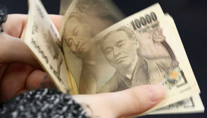 Japan Warns of Intervention as Yen Hits 1990s Low