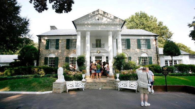 Elvis' Graceland Faces Foreclosure? Family Fights Back