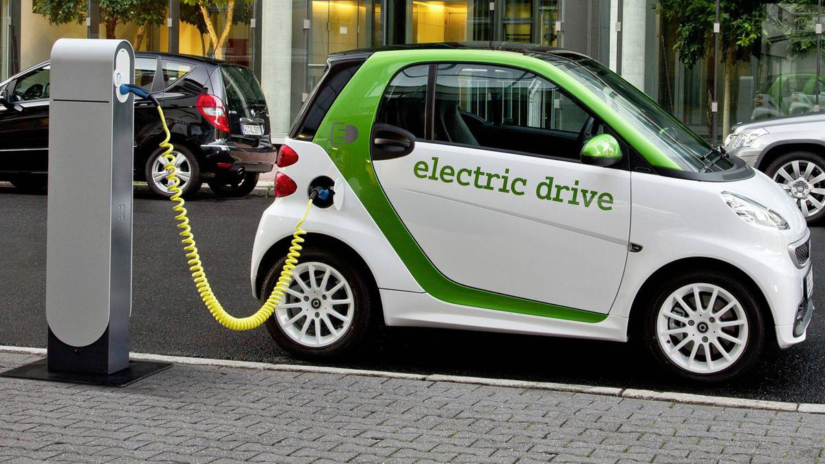 Top 20 Electric Cars of 2025 Reviewed