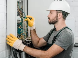 10 Powerful Emergency Electrician Signs in Aldgate Right Now