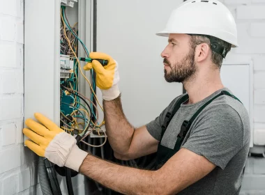 10 Powerful Emergency Electrician Signs in Aldgate Right Now