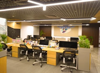 Best office furniture manufacturers in Noida offering modular workspace designs