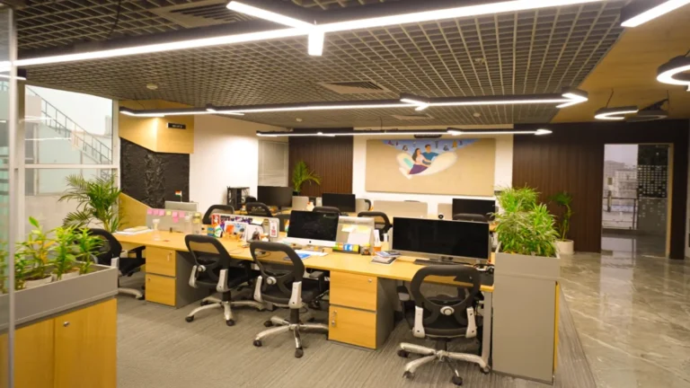 Best office furniture manufacturers in Noida offering modular workspace designs