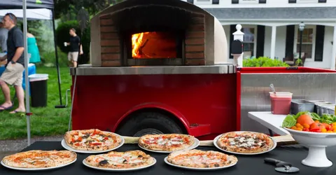 Mobile pizza catering