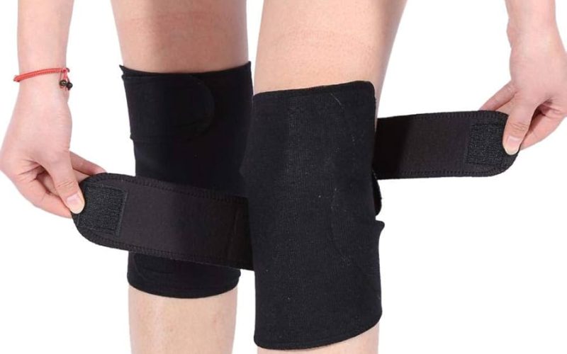Elastic knee braces